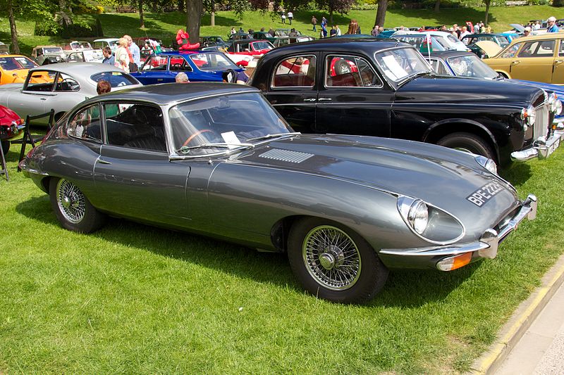 File:Jaguar E-type, BPE 222H, Lincoln Castle 1.jpg