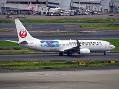 Japan Transocean Air JA07RK Boeing 737-8Q3 Amuro Jet (jobb-farok) .jpg