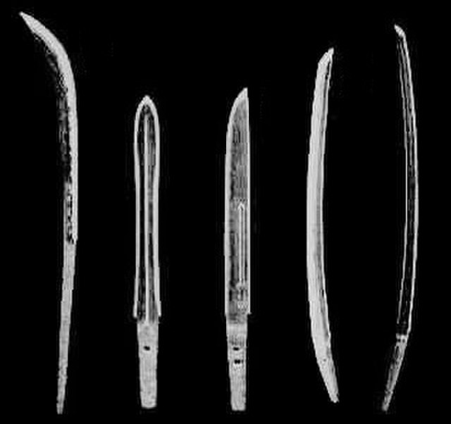 A range of Japanese blade types, from left to right: naginata, ken, tantō, katana (uchigatana) and tachi (not to scale).