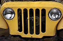 Close up of DJ-5 grille, with unique 5 slot design JeepDJ5 closeup2.jpg