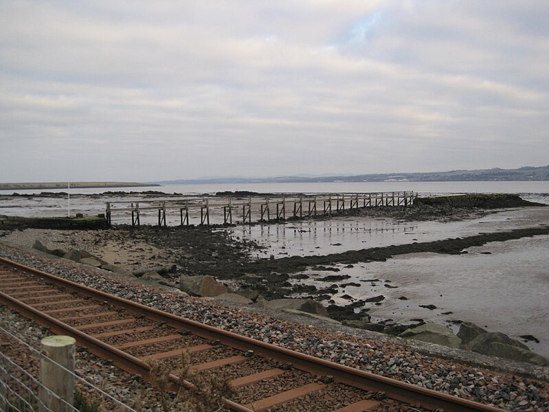 File:Jetty at Culross - geograph.org.uk - 4404775.jpg