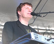 Antti Kammiste esinemas Heateo festivalil Tammsaare pargis 7. mail 2011