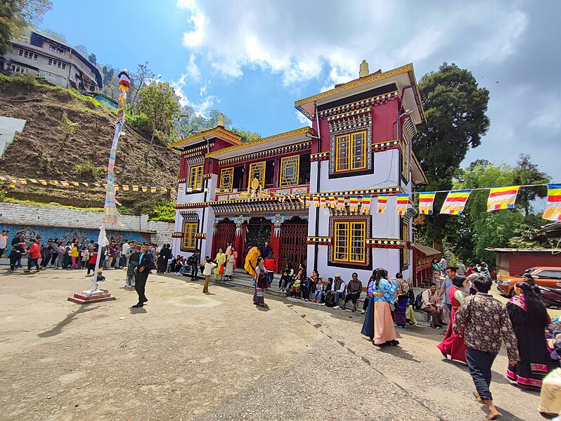 File:Karma Dorje Chyoling Monastery - Bhutia Busty Monastery - 06.jpg