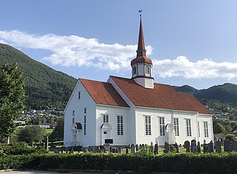 Kirche di Nordfjordeid 01.jpg