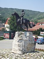 Albert Kiss'in atlı heykeli, Tokaj