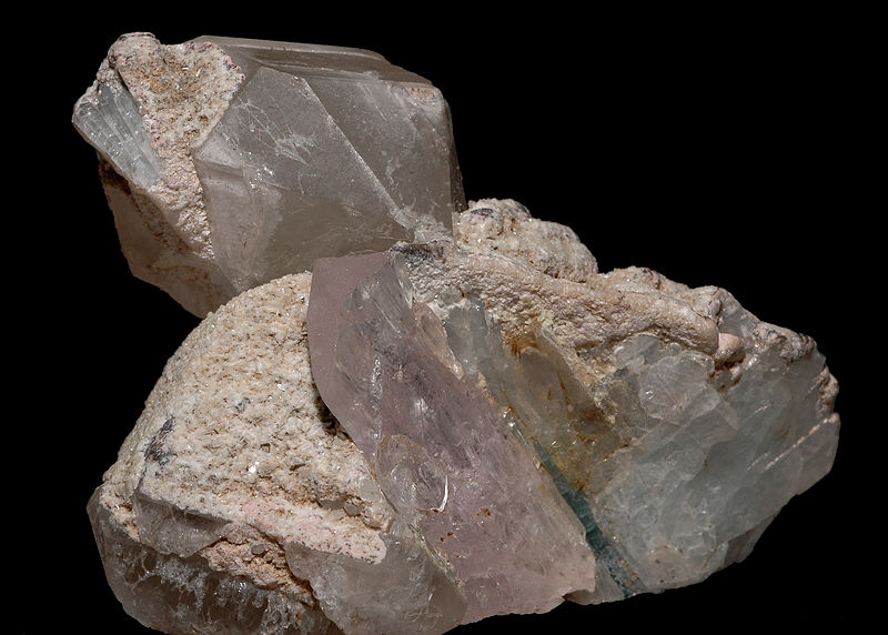 File:Kunzite et aigue-marine sur quartz (Pakistan).jpg