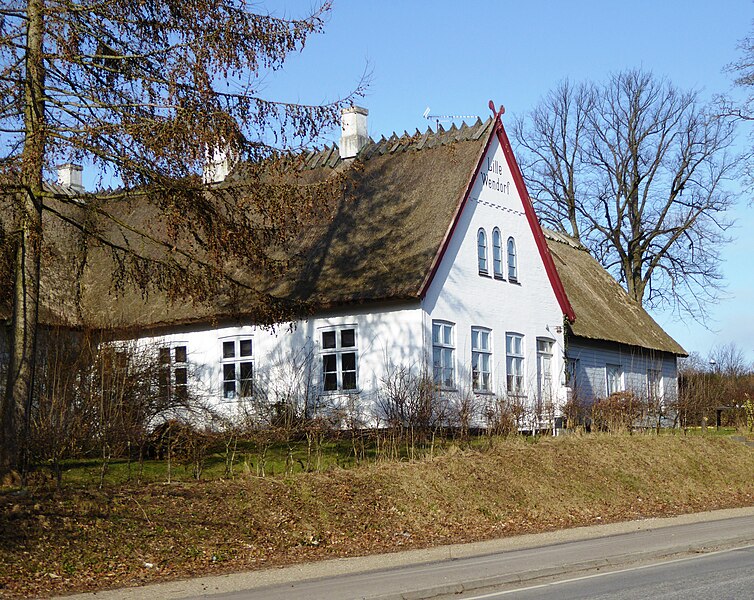 File:Lille Wendorf´(Fredensborg).JPG