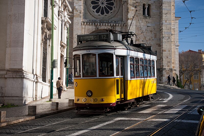 File:Lisbon tram next to Lisbon Cathedral.jpg