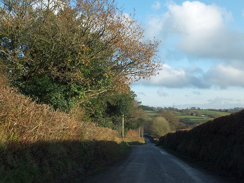 File:Looking east down Smallacombe Hill - geograph.org.uk - 3778565.jpg