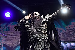 Mr. Lordi esiintymässä Lordin keikalla Puolassa toukokuussa 2023.