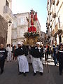 Statua lignea della Madonna del Rosario nella processione d'ottobre
