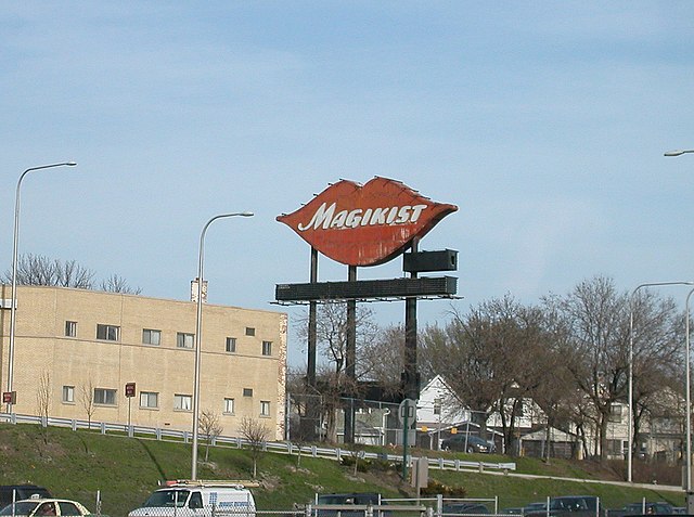 Magikist Lips sign formerly located on the Kennedy Expressway at Montrose Avenue in Chicago, torn down in 2004