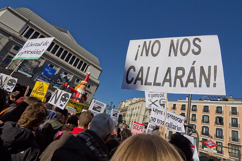 File:Manifestación contra la Ley Mordaza en Madrid 20-12-2014 - 24.jpg