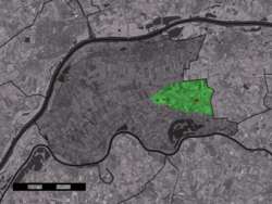 Centrum města (červené) a statistický okres (světle zelené) v Altforstu v obci West Maas en Waal.