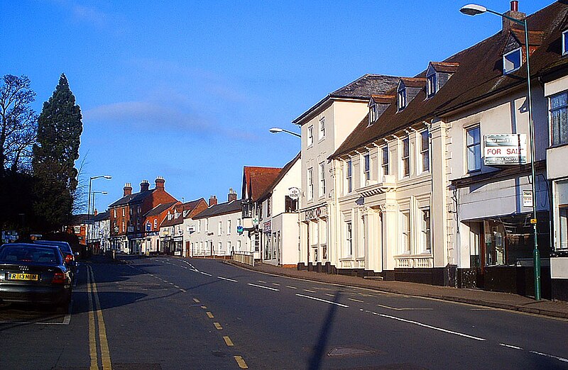 File:Market Hill -Southam -6Jan2005.jpg