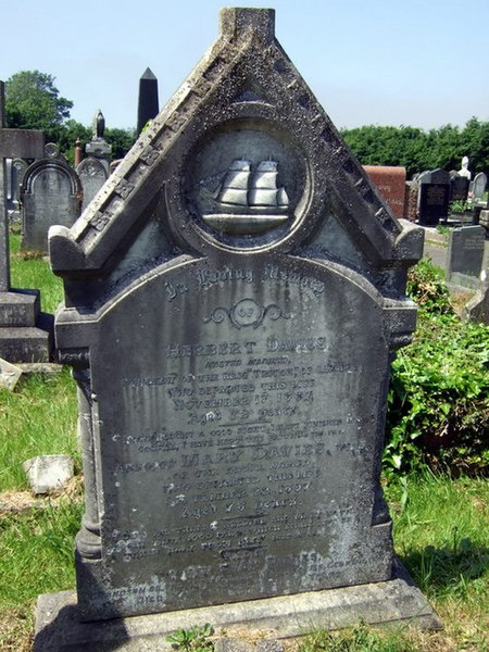 File:Master mariner's grave - geograph.org.uk - 825892.jpg