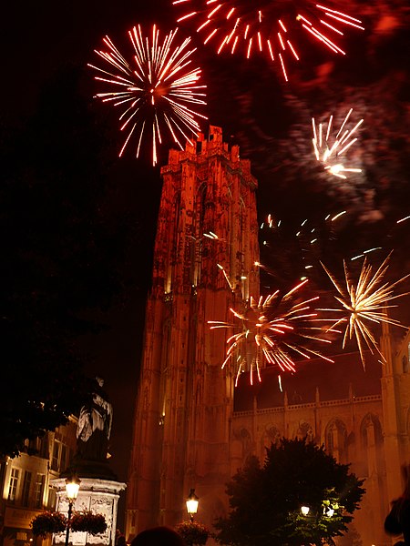 File:Mechelen vuurwerk 21-7-2010 04.jpg