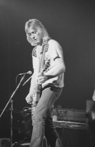 Mick Ronson's guitar work received unanimous praise from music critics, with most calling it the best aspect of the track.