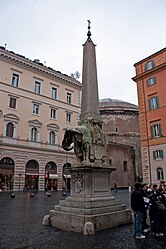 Minerveo obelisk with Pantheon behind.jpg