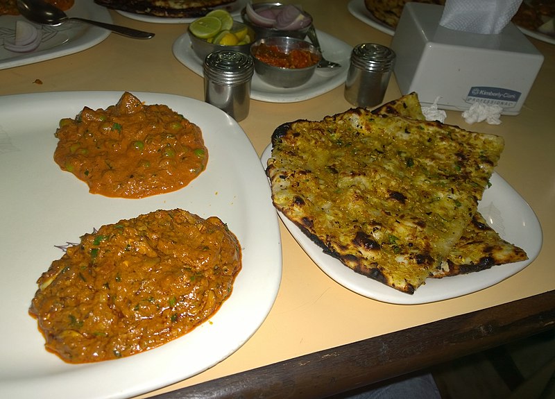 File:Mix veg with garlic kulcha.jpg