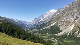 Mont Blanc van Val Ferret.jpg