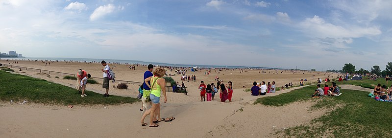 File:Montrose beach, Chicago 2014.jpg