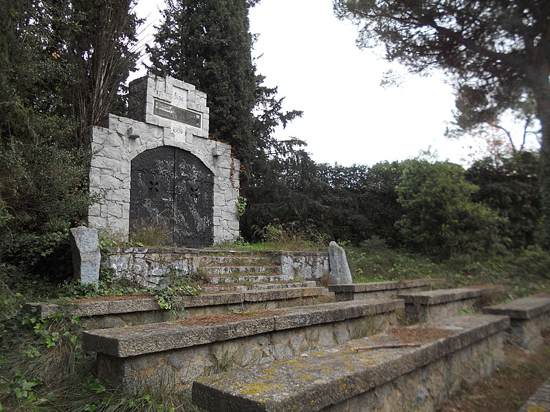 File:Monument als Caiguts - Collada de Parpers 01.JPG