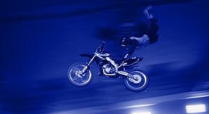 Motorradsport: Befestigte Rundstrecke, Gelände, Bahn