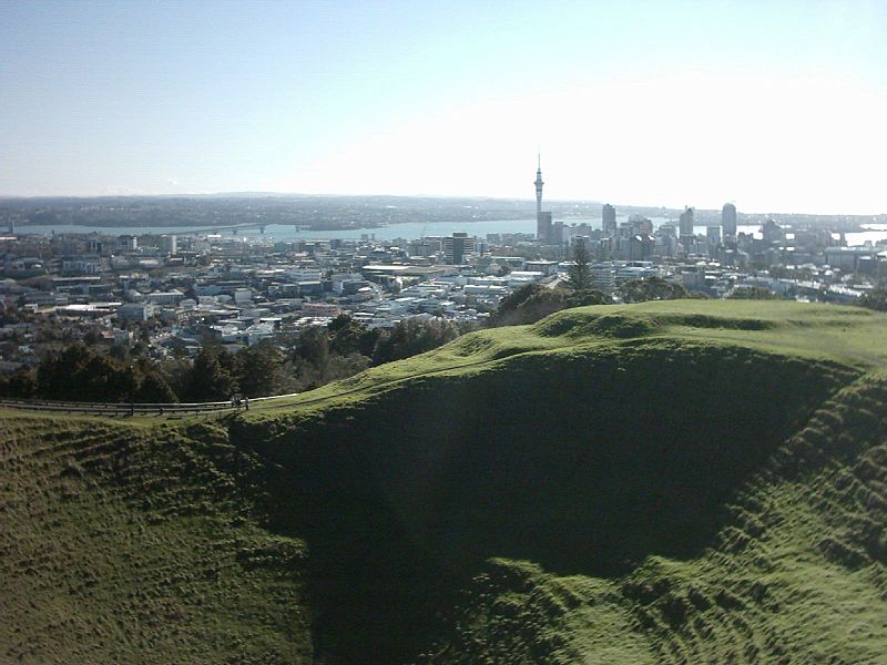 File:Mount Eden Crater Hollow Auckland.jpg