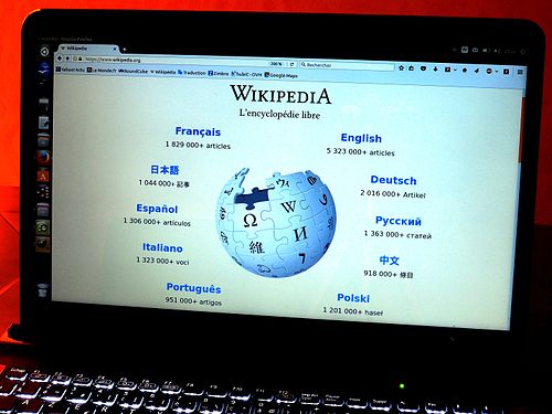 multilingual wikipedia page on a laptop