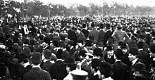 The crowd that attended the match in 1907 Multitud argentina uruguay 1907.jpg