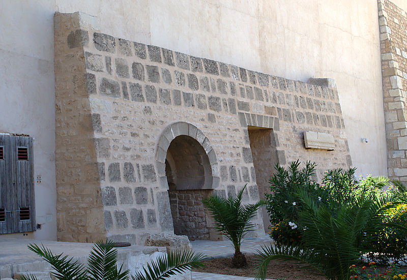 File:Murs extérieurs de la Kasbah d Sousse, 23 septembre 2013 (04).jpg