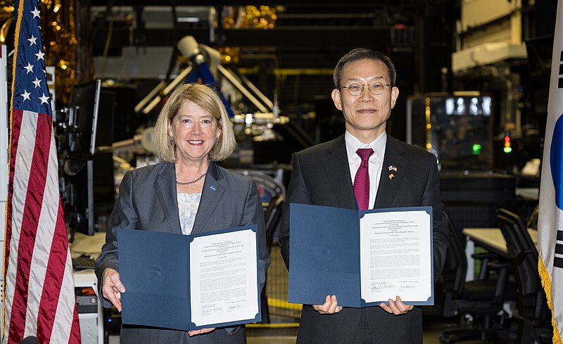 File:NASA and MSIT Joint Statement Signing (NHQ202304250045).jpg