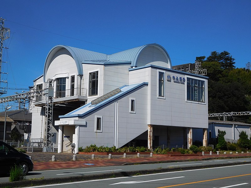 File:Nakanogo station East side.jpg