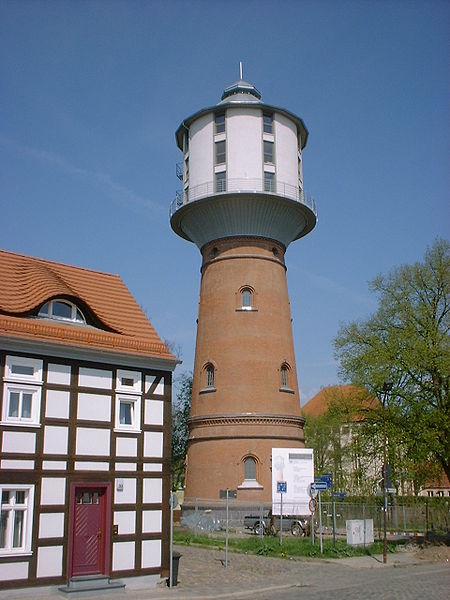 File:Nauen Wasserturm.jpg