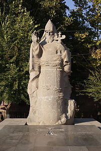 Ներսէս կաթողիկոսին արձանը՝ Աշտարակ։