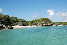 Une plage de Nusa Manuk.