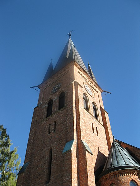 File:Nya kyrkan Alnö.JPG