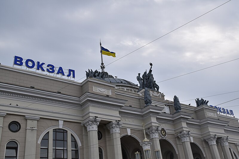Файл:Odessa railway station building (01).jpg