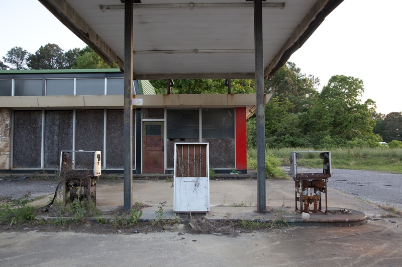 File:Old gas station in rural Alabama LCCN2010640173.tif