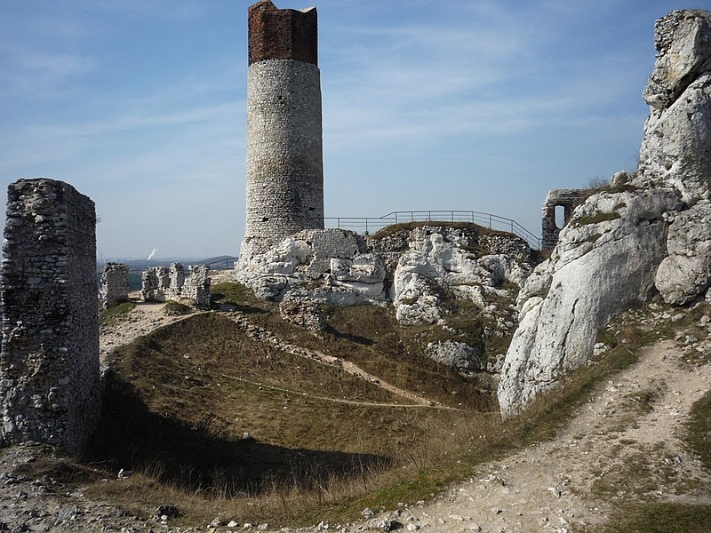 File:Olsztyn - Stare grodzisko u stóp Częstochowy z 1349r. - panoramio.jpg