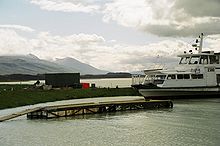 Der See mit Ausflugsboot Ormurinn