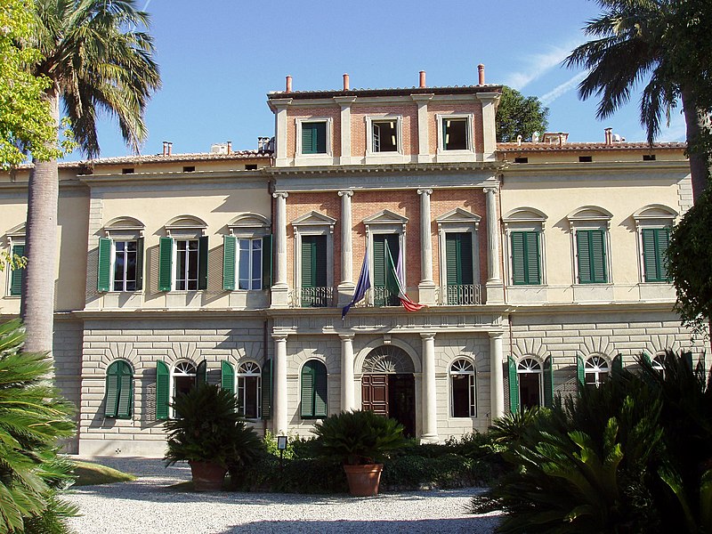 File:Orto botanico di Pisa - school.JPG