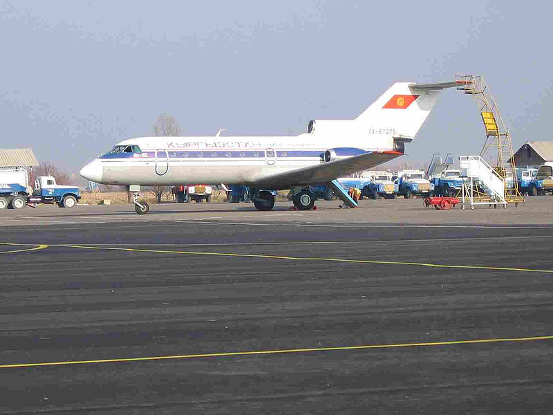 File:Osh airport.jpg