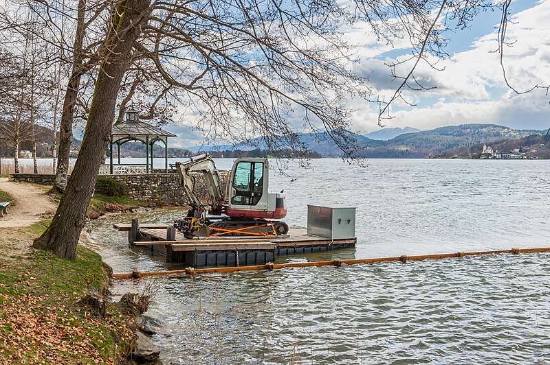 File:Pörtschach Halbinselpromenade Landspitz Takeuchi TB145 28032024 0975.jpg