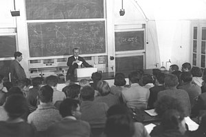 PROF. SAMBURSKY DURING A LECTURE IN THE INSTITUTE OF PHYSICS AT THE HEBREW UNIVERSITY IN JERUSALEM. שיעור פיזיקה באוניברסיטה העברית בהר הצופים, ירושלי.jpg