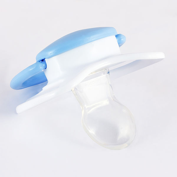 File:Pacifier for newborn, 2015-08-03.jpg