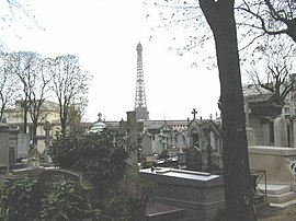 Кладбище Пасси с Эйфелевой башней на заднем плане