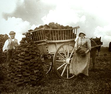 Peat gatherers, Westhay, September 1905