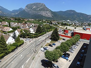 Peloton à Sassenage lors de le 13eme étape du TdF 2022.jpg